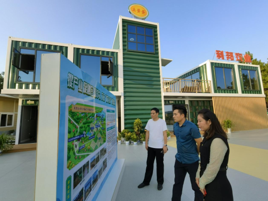 江西南昌:90后小伙養雞創業 譜寫鄉村振興“青春之歌”
